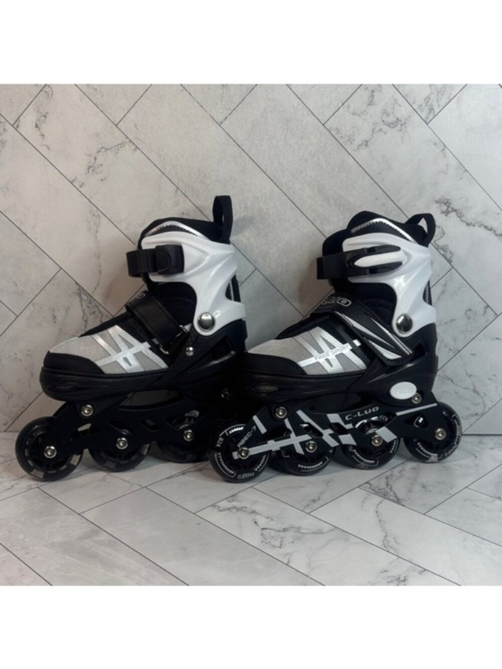 NWT Otwcoolzls Kids Black Silver Inline Skates Light Up Wheels Size S (10-13)